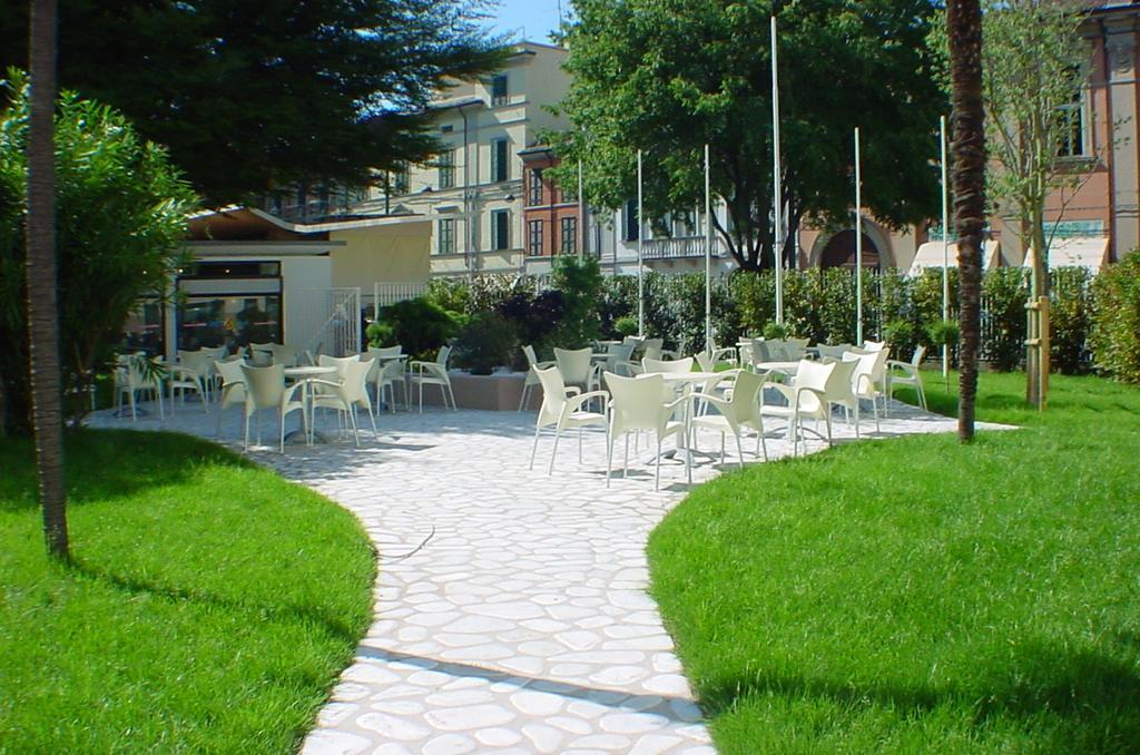 Hotel Della Citta Et De La Ville 弗利 外观 照片