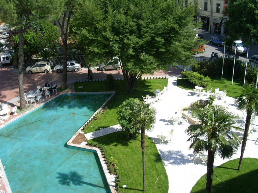 Hotel Della Citta Et De La Ville 弗利 外观 照片